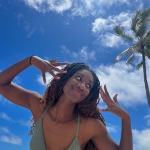 Meet your Posher, Niya